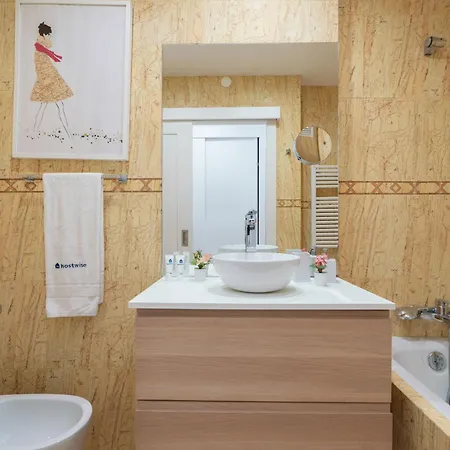 Апартаменты Host Wise - Stunning Trendy Flat W Balcony -