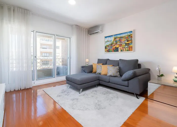 Апартаменты Host Wise - Stunning Trendy Flat W Balcony - *