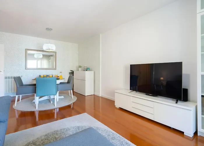 Апартаменты Host Wise - Stunning Trendy Flat W Balcony - *