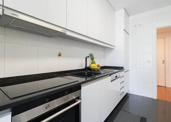 Апартаменты Host Wise - Stunning Trendy Flat W Balcony - Матозиньюш