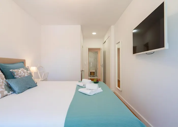 Апартаменты Host Wise - Stunning Trendy Flat W Balcony - *