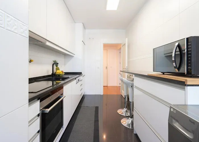 Апартаменты Host Wise - Stunning Trendy Flat W Balcony -